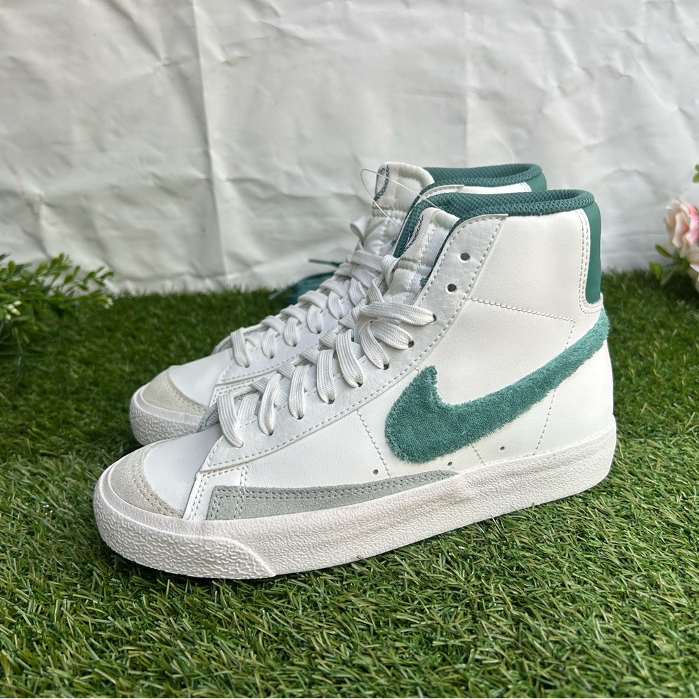 Nike Blazer Mid '77 Premium Resort and Sport Casual  Sneakers  Sz 4Y unisex NEW - Picture 11 of 17